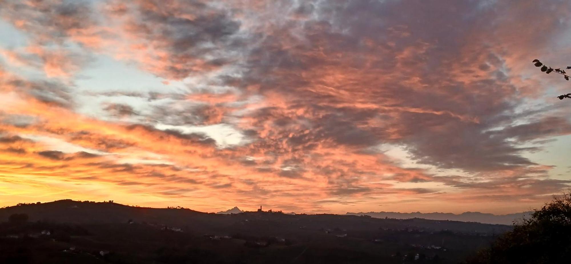 Casa Vacanza Il Colle Del Vento Calosso Exteriér fotografie